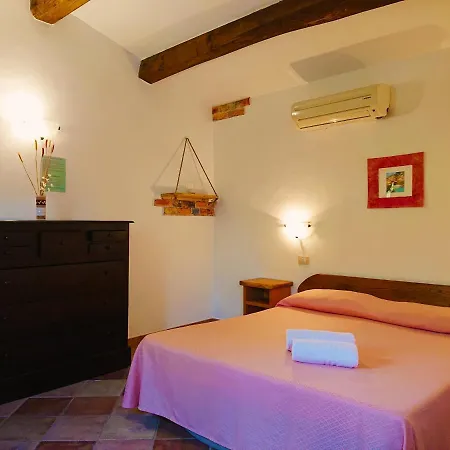 阿吉瑞图瑞斯莫德索莱农家乐 蒙蒂